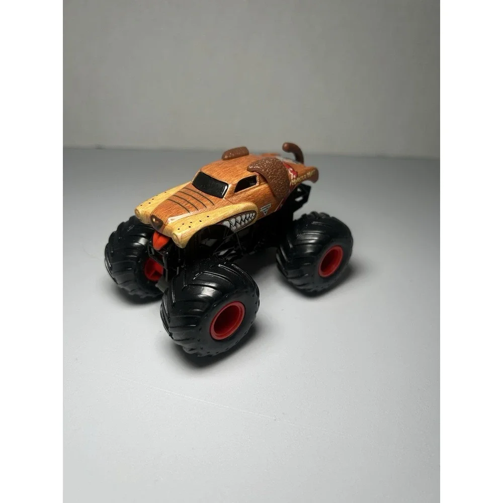 Hot‎ Wheels Monster Jam Mutt Red Tongue Brown Dog 2010 Freestyle Champion Rare